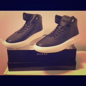 GUESS Men’s Draymind  high-top sneakers (black)